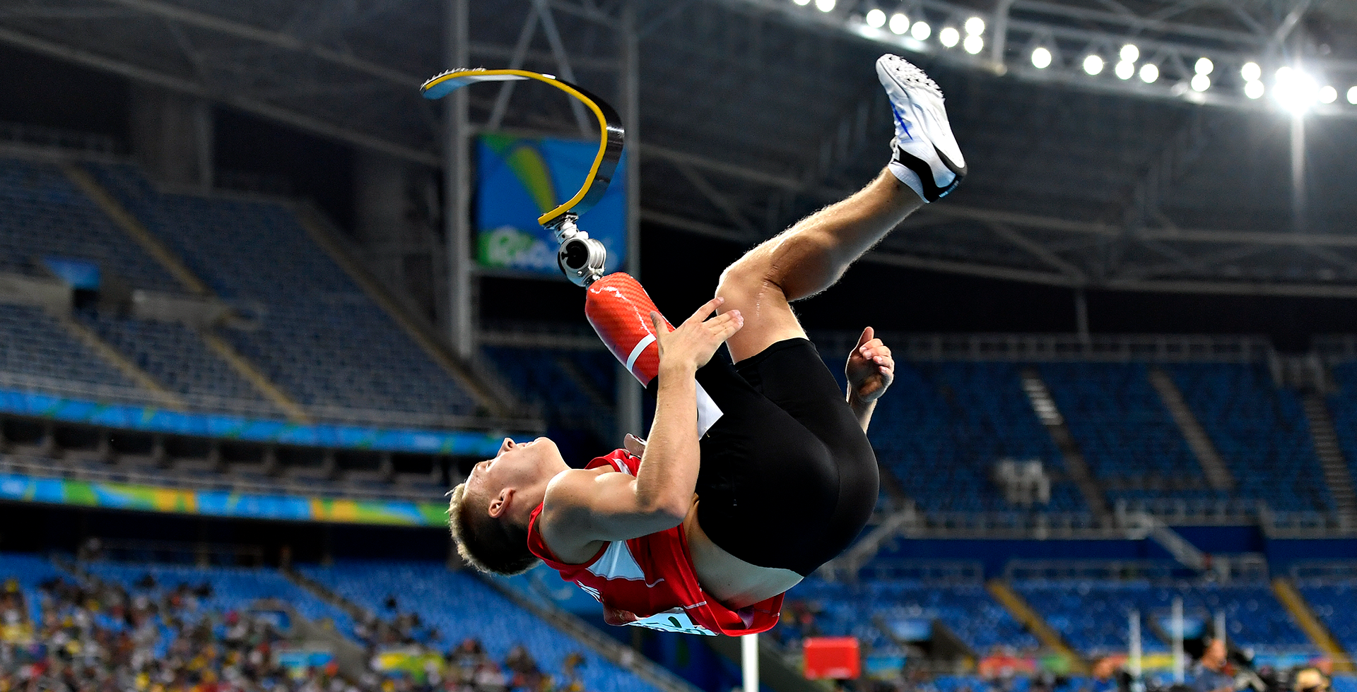 也表明他不 也表明他不